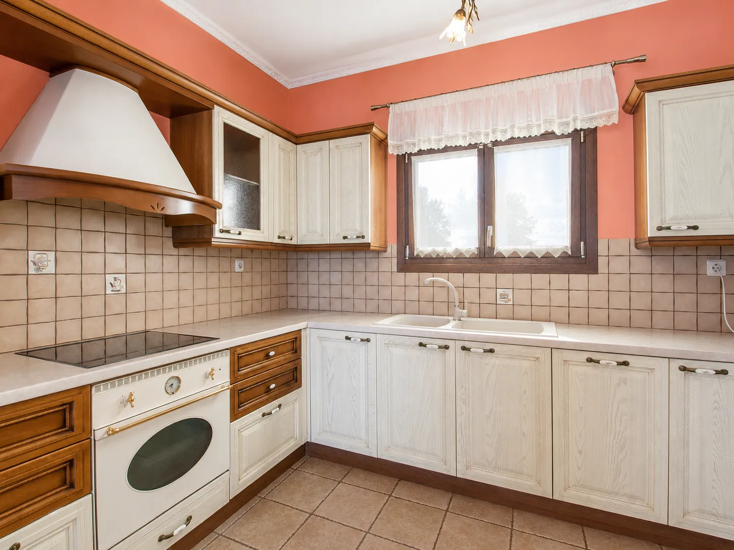 Traditional fully-equipped kitchen with classic wood cabinetry and tiled splashback, Villa Viktoria